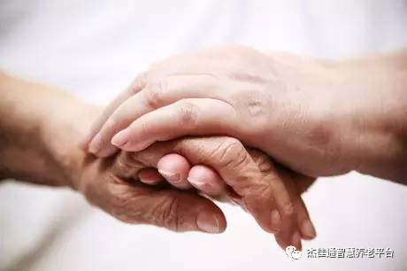 帮助老人融入数字生活，给予其精神慰藉是关键(图2)