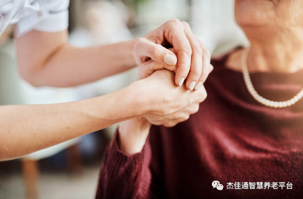 让豪门国际
衰老着并快乐着(图1)
